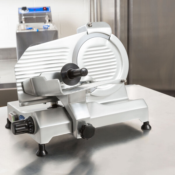 Globe Chefmate C9 9" Manual Gravity Feed Slicer 1/4 hp