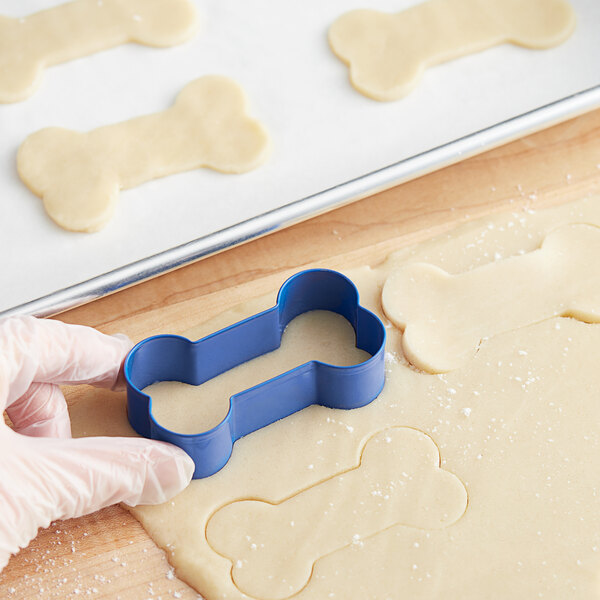 Wilton Dog Bone Cookie Cutter (Metal, 3")