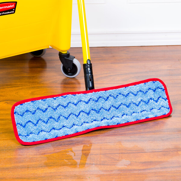 Rubbermaid HYGEN FGQ41000RD00 18" Red MicrofiberHook & Loop Wet Mop Pad