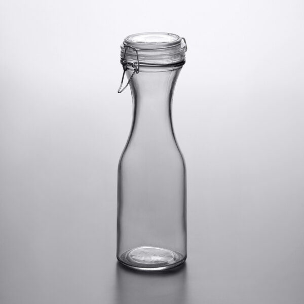 Tablecraft 10726 34 oz. Glass Carafe with Resealable Lid