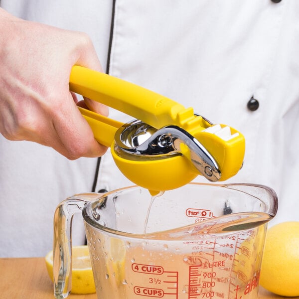 Chef'n 102-159-017 FreshForce™ Handheld 10 1/4" Plastic Lemon Juicer/Squeezer