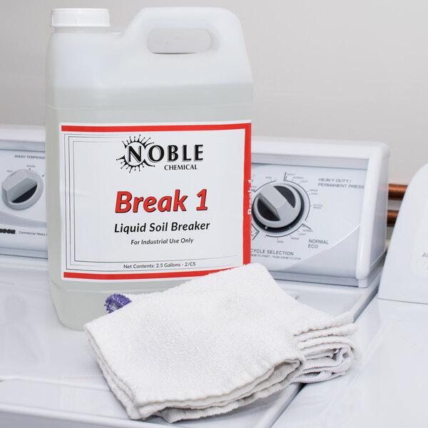 Noble Chemical 2.5 Gallon / 320 oz. Break 1 Alkaline Concentrated Laundry Soil Breaker - 2/Case
