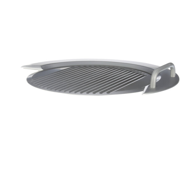A round metal grill with a handle.