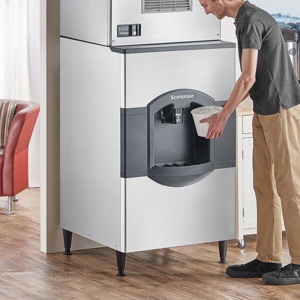 Scotsman HD30B1 iceValet 30" Wide Hotel Ice Dispenser 180 lb. Capacity