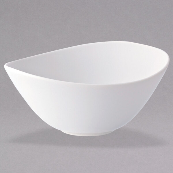An Oneida Stage warm white porcelain bowl with a curved edge.