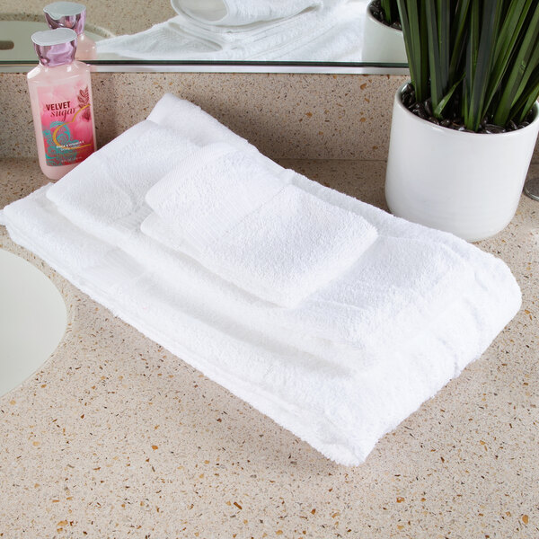Oxford Belleeza 27" x 54" 100 Ringspun Cotton Bath Towel 15 lb.