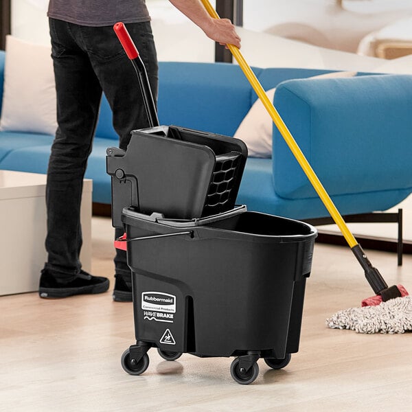 Rubbermaid 1863896 Executive Series WaveBrake® 35 Qt. Black Mop Bucket with  Side Press Wringer and Dirty Water Bucket