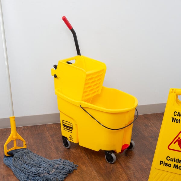 Easy to use mop suit, large flat folding mop bucket with high face