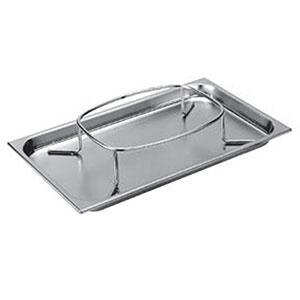 A stainless steel Alto-Shaam Steamship Round carving pan with a metal holder.