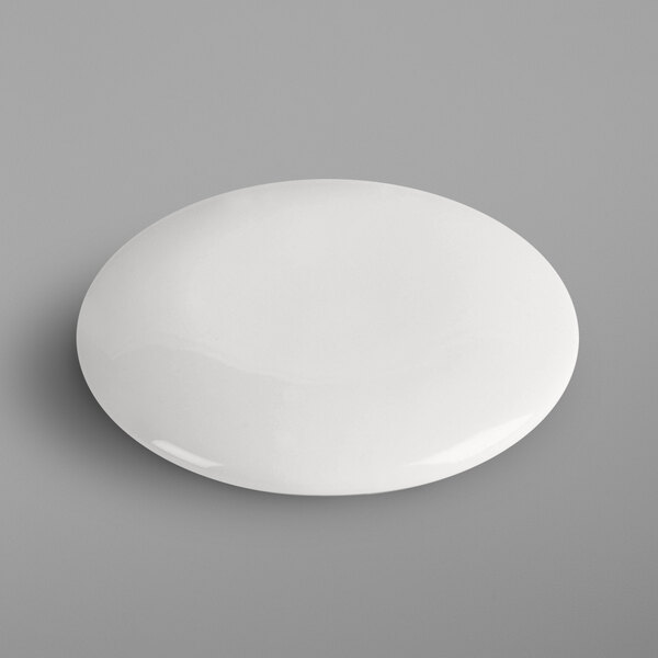 A white porcelain lid with a white circle.