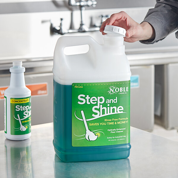 Noble Chemical 2.5 Gallon / 320 oz. Step & Shine Concentrated Floor Cleaner