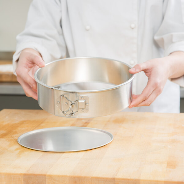 Chicago Metallic 40409 9" x 2 3/4" Aluminum Springform Cake Pan