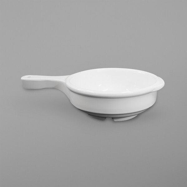 A white Elite Global Solutions round melamine bowl with a handle.