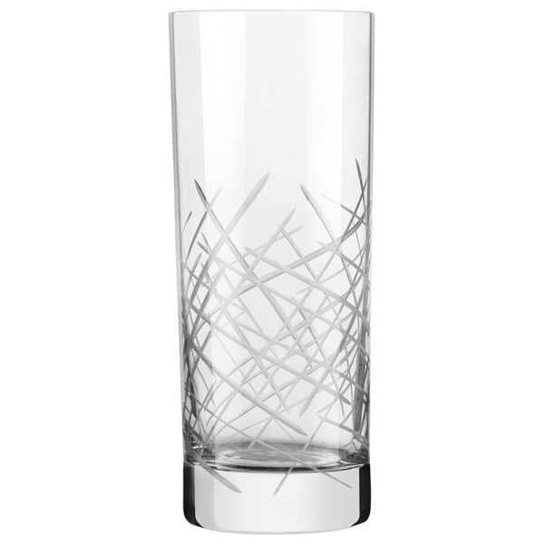 A close-up of a clear Reserve by Libbey Crosshatch Beverage Glass with a design on it.