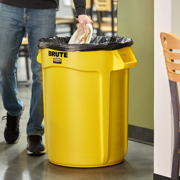 Rubbermaid FG263200YEL BRUTE 32 Gallon Yellow Round Trash Can