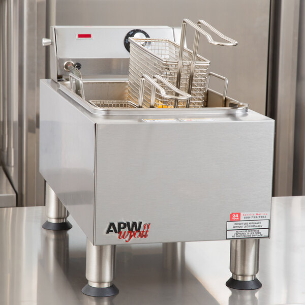 APW Wyott EF15iN 15 lb. Commercial Countertop Deep Fryer - 208/240V