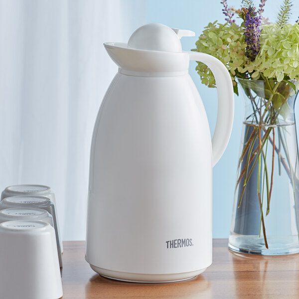 Thermos 715TRI4 51 Oz. White Vacuum Insulated Carafe