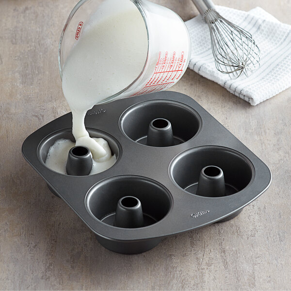 Wilton 191002671 NonStick Steel Mini Angel Food Cake Pan