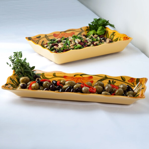 A GET Venetian rectangular display tray with yellow food on it.