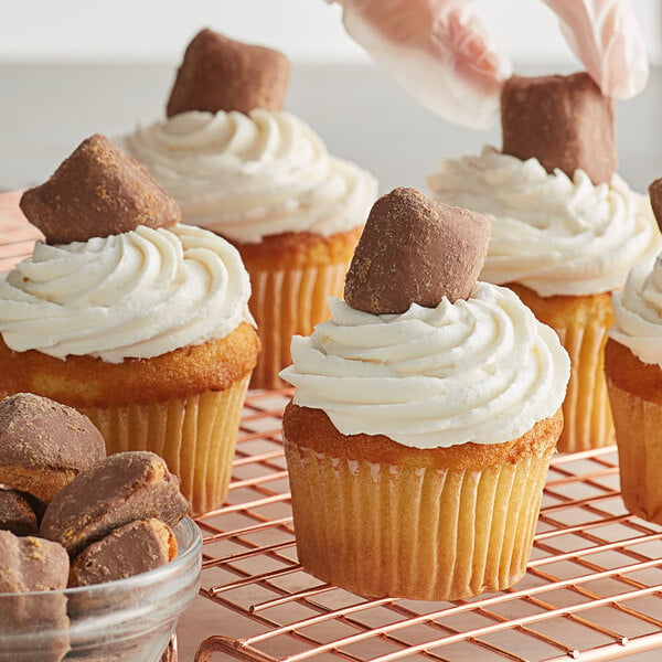 A cupcake with white frosting and a BUTTERFINGER® Minis on top.