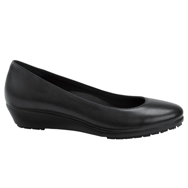 A black leather wedge heeled SR Max women's dress shoe.