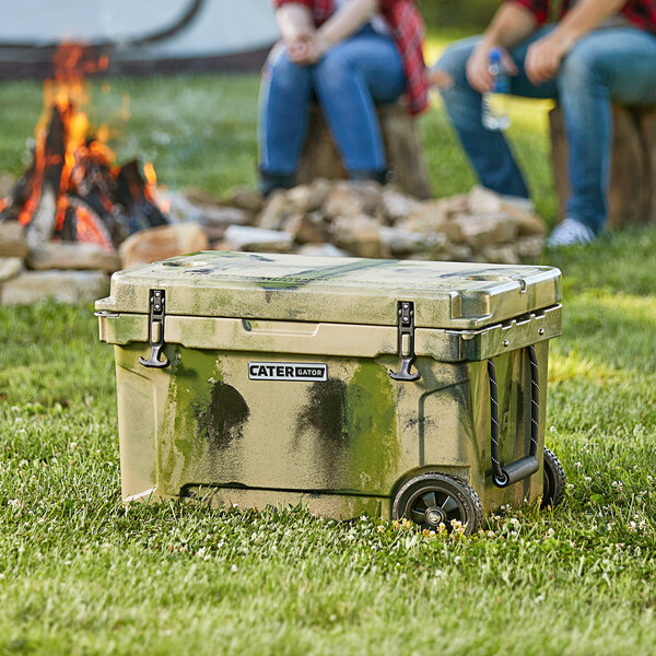 CaterGator CG45CAMOW Camouflage 45 Qt. Mobile Rotomolded Extreme Outdoor Cooler / Ice Chest