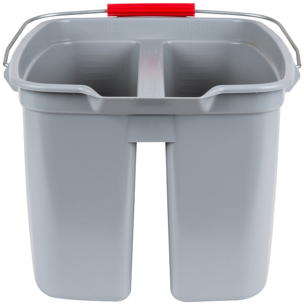 Rubbermaid FG262888GRAY 19 Qt. Divided Gray Bucket