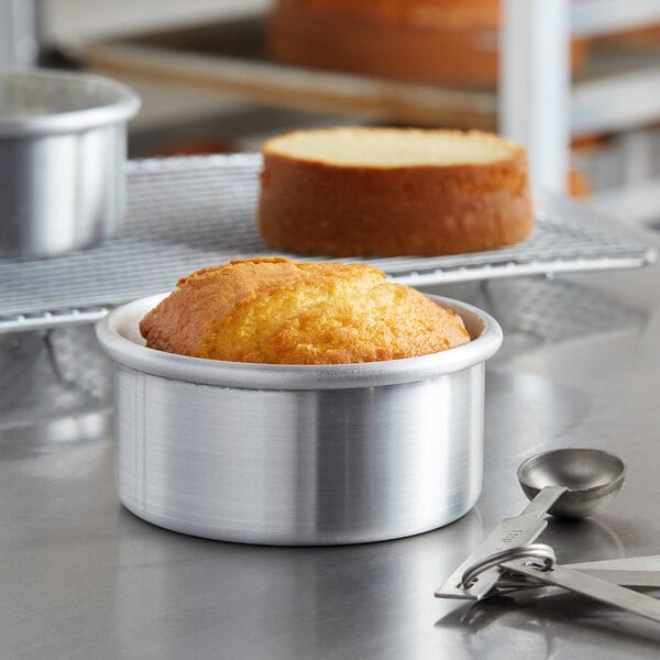 Choice 3 x 2 Round Mini Straight Sided Aluminum Cake Pan