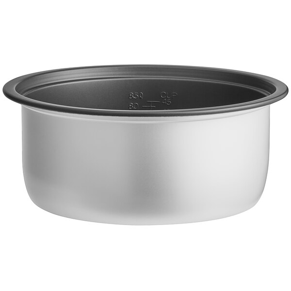 An Avantco non-stick pot with a lid.