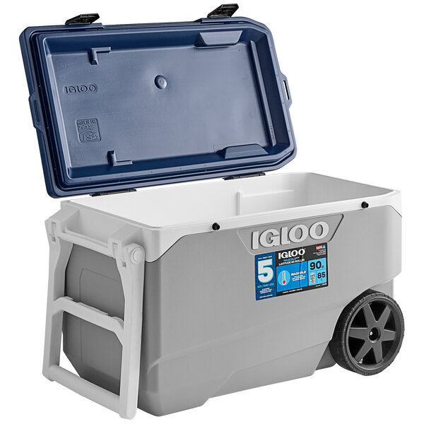 Igloo 34689 Maxcold Latitude 90 Qt. Cooler / Ice Chest with Wheels