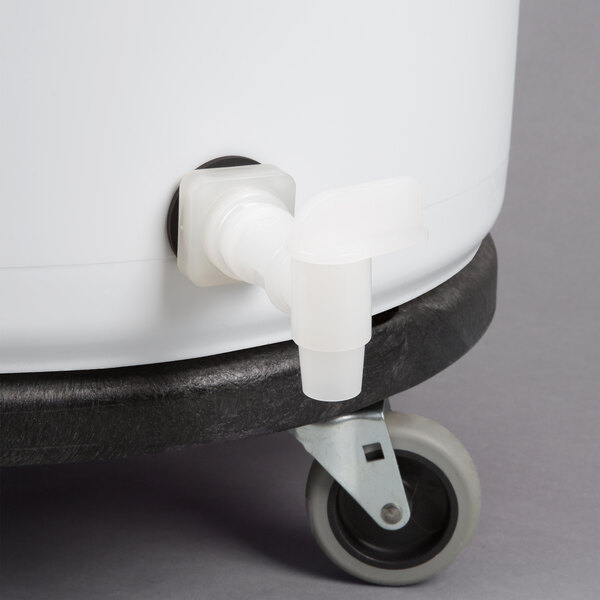 Rubbermaid FG263600WHT BRUTE GreensKeeper 32 Gallon Vegetable Crisper