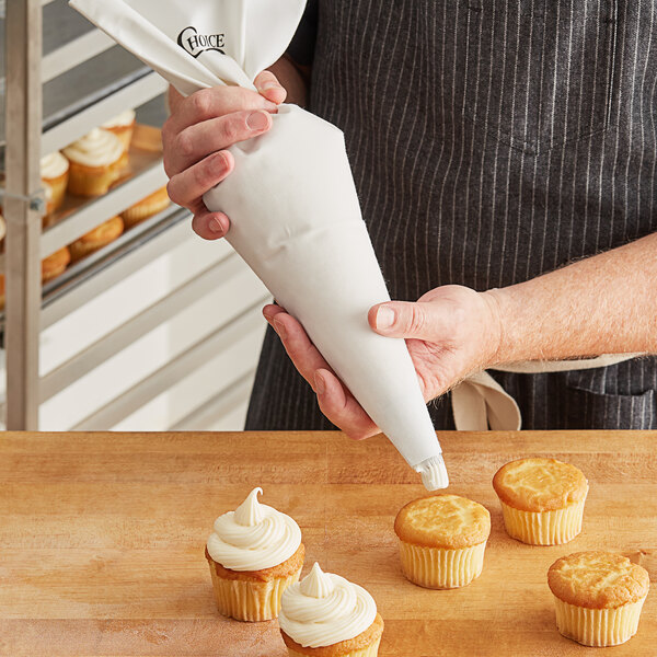 *SPECIAL* Disposable Icing Piping Pastry Bags with FREE Pack of Piping Nozzles 