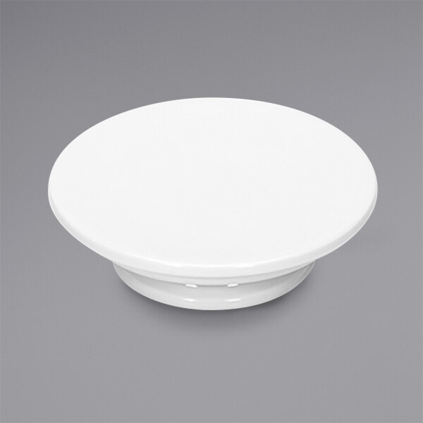 A white circular lid with a white round knob.