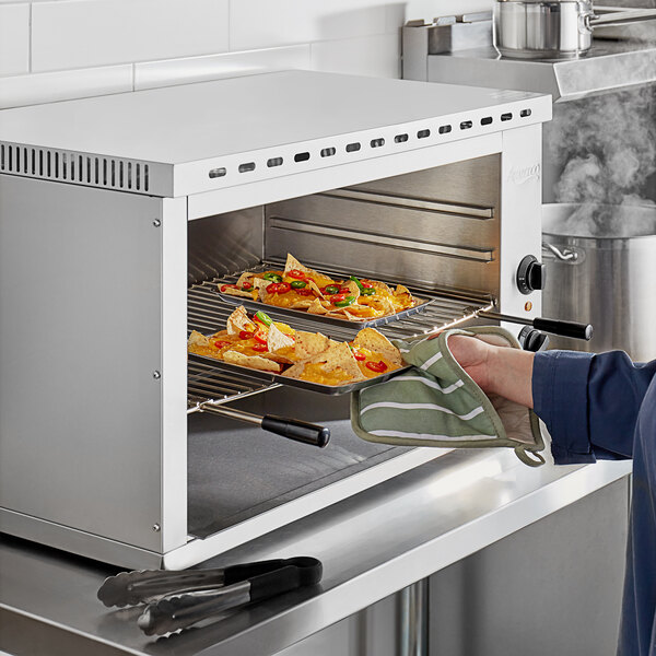 Avantco CHSME32M 32" Electric Countertop Cheese Melter 208/240V, 2700