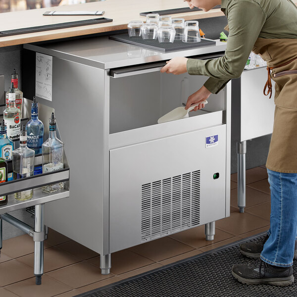 Manitowoc UFP0350A161 Undercounter Air Cooled Flake Ice Machine 400 lb.