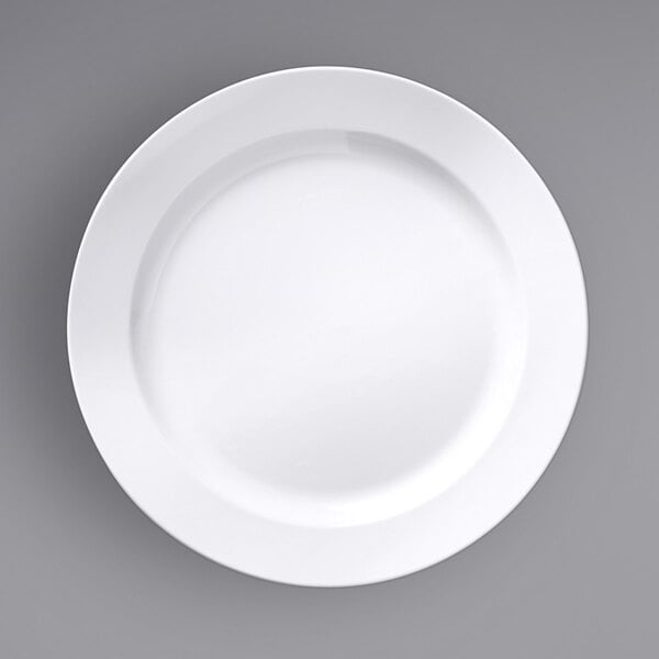 A Libbey Basics white melamine plate with a medium rim.