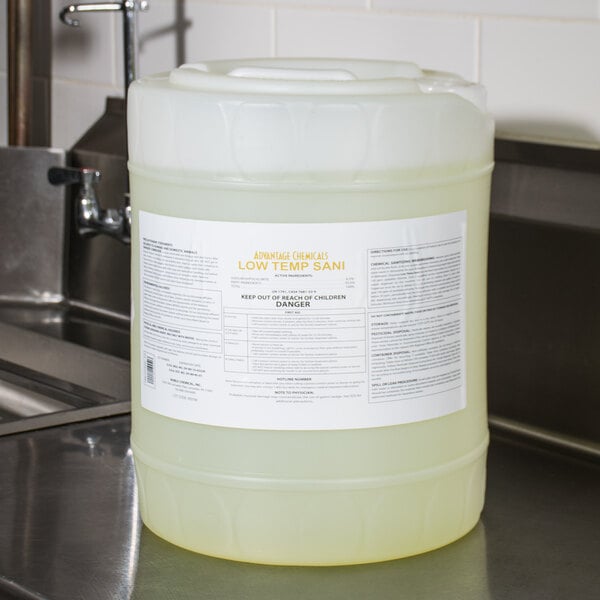 Advantage Chemicals 5 gallon / 640 oz. Low Temperature Dish Washing Machine Sanitizer