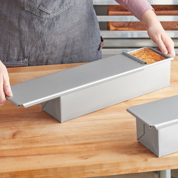 2 lb. Pullman Bread Loaf Pan: Glazed Aluminized Steel (16 x 4 x 4)