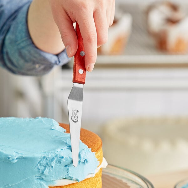 Choice 4 3/4 Blade Offset Tapered Baking / Icing Spatula with