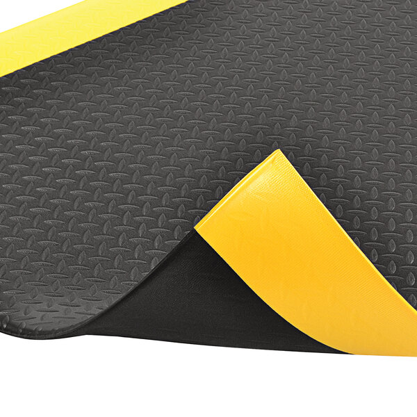 Notrax Diamond SofTred DynaShield 2' x 3' Black / Yellow AntiFatigue Mat 419S0023BY 1/2" Thick