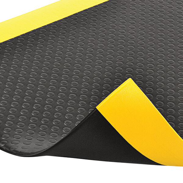 Notrax Bubble SofTred DynaShield 3' x 5' Black / Yellow AntiFatigue Mat 417S0035BY 1/2" Thick