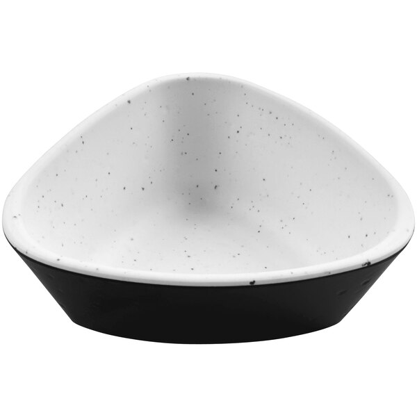 A white bowl with a black stone pattern.
