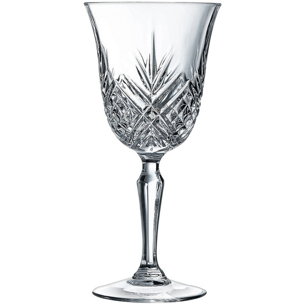 An Arcoroc Broadway cocktail glass with a design on it.