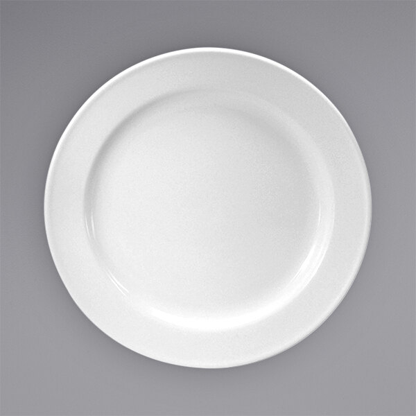 A Oneida Neo Classic cream white porcelain plate with a circular edge on a white background.