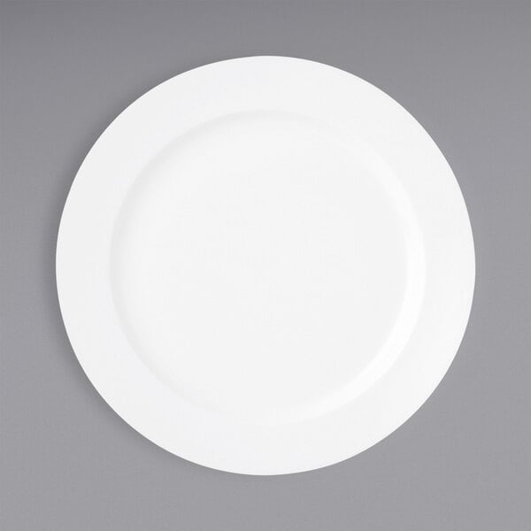A Oneida Verge warm white porcelain plate with a white rim.