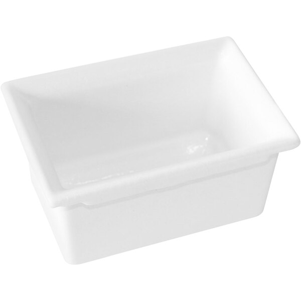 A white aluminum food pan with a clear lid.
