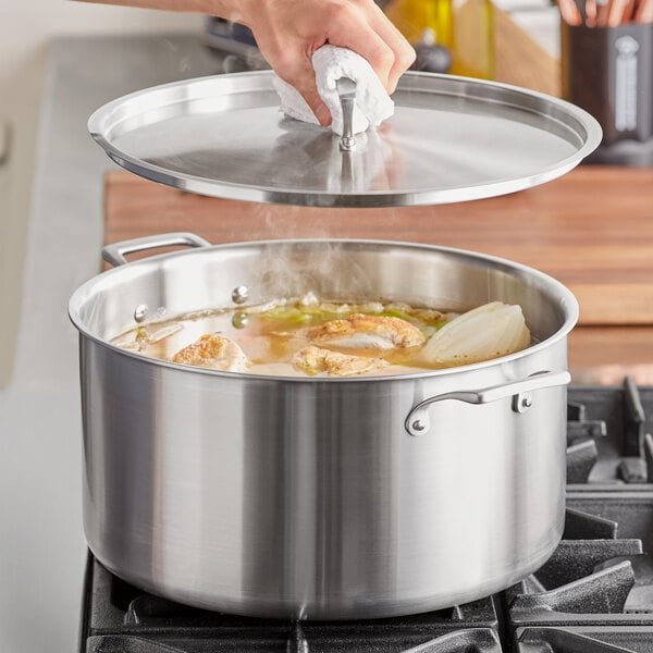 Vigor SS1 Series 8 Qt. Stainless Steel Brazier with Aluminum-Clad Bottom  and Cover