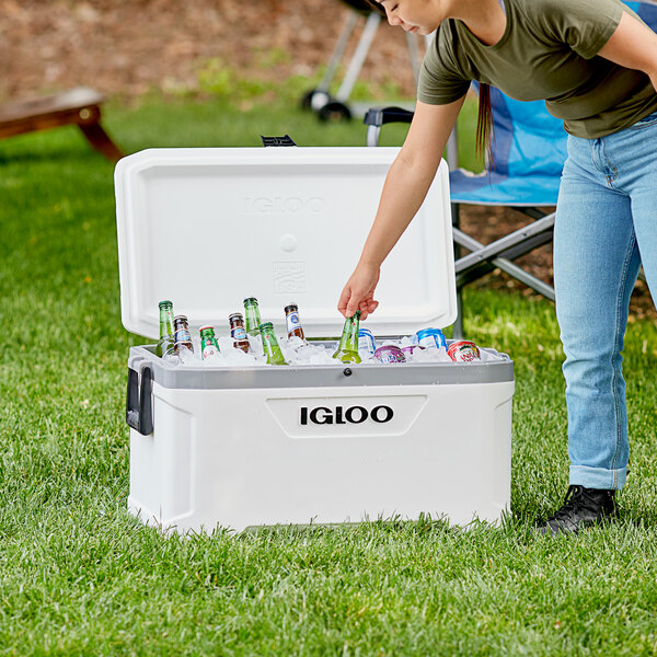 Igloo 50548 Marine Ultra 70 Qt. White Cooler with Comfort Grip Handles