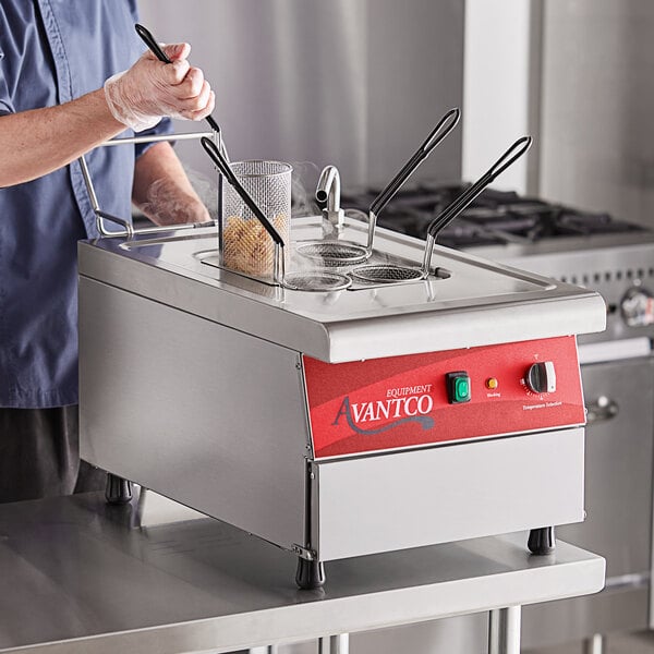 Avantco PC201 2.1 Gallon / 8 Liter Electric Countertop Pasta Cooker / Rethermalizer - 208/240V, 2290/3050W