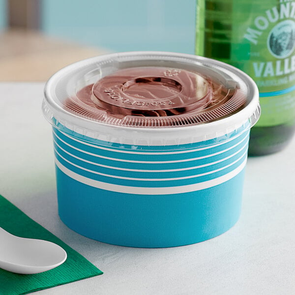 A blue Choice paper frozen yogurt container with a flat lid.